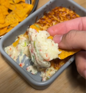 Crab Rangoon Nachos ala Ibra Isman, Snack Hacks Buat Nonton Film!