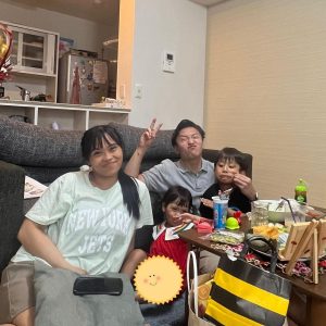 Yusuke di Rumah Ueno Family: Asyiknya Main Bareng Natsuki dan Ritsuki