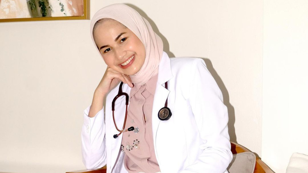 Nadhira Nuraini Afifa: Dokter, Pendiri NGO, dan Content Creator Kesehatan